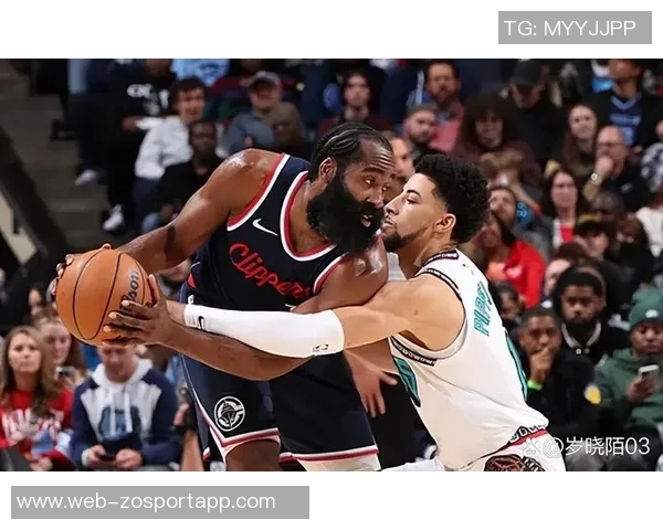 库里谈防守策略：多人包夹哈登与小卡让他们在混战中难以发挥